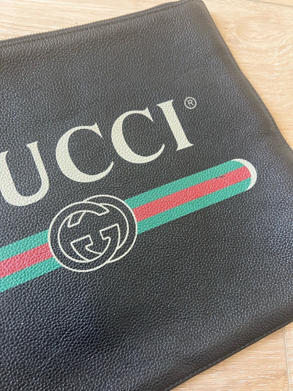 GUCCI Black Pebbled CalfskinLeather Logo Wrist Strap Pouch UNISEX - Picture 4 of 14